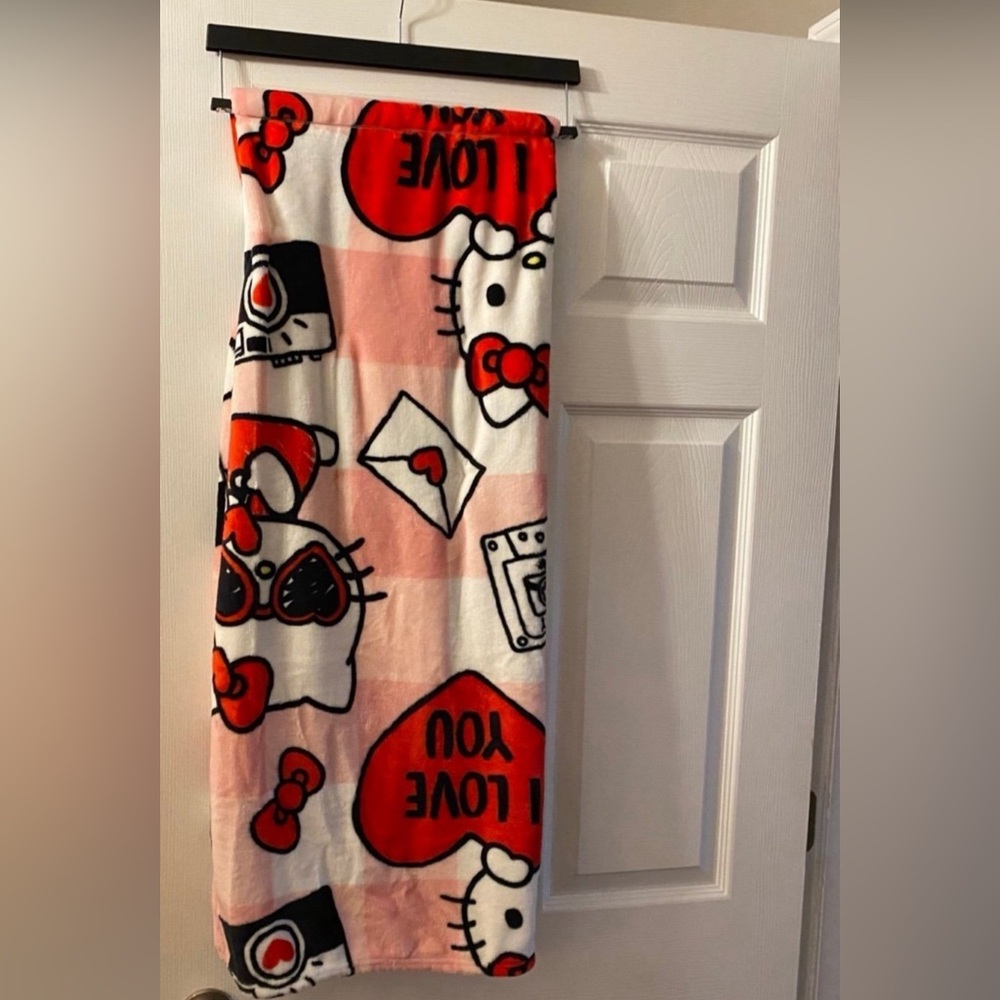 Hello Kitty, cassette player Valentine’s Day blanket